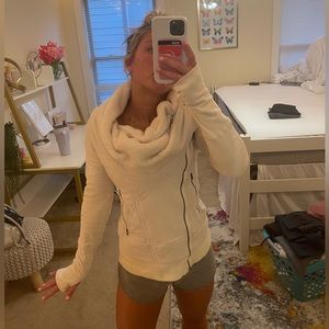 RARE LuLulemon cream fur jacket cowl neck size 2/4